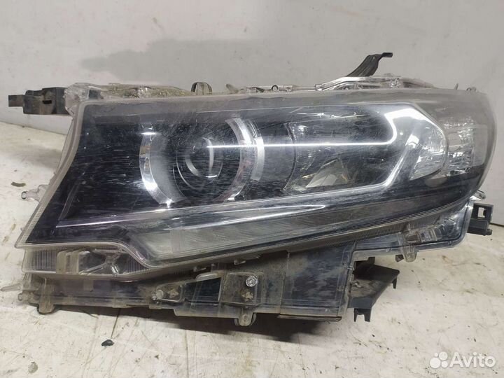 Фара левая Toyota Land Cruiser Prado 150 LED