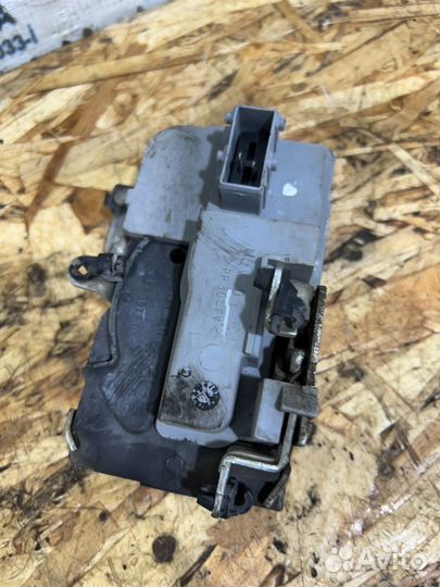 Замок двери передней прав Датсун Гранта