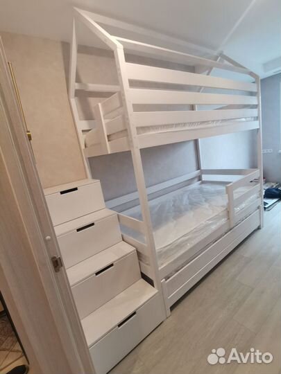 Двухъярусная кровать