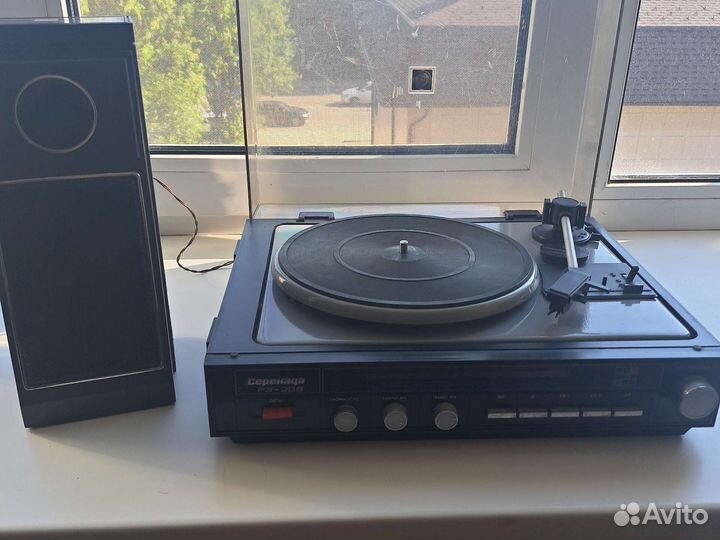 Проигрыватель винила серенада