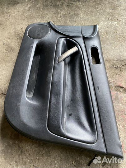 Обшивка передней правой двери Volkswagen Passat B5