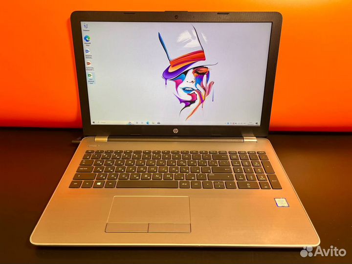 Ноутбук HP 8GB 240SSD Full HD