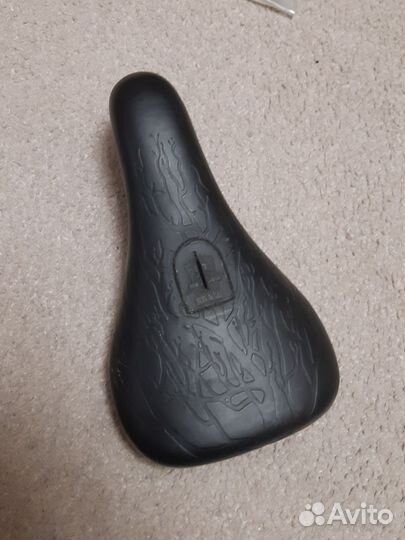 Седло Mongoose slim pivotal bmx mtb