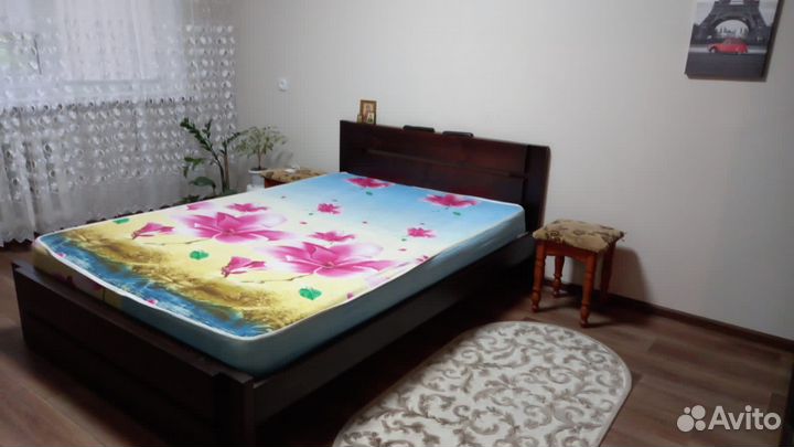 Кровать двухспальная с матрасом 140 200