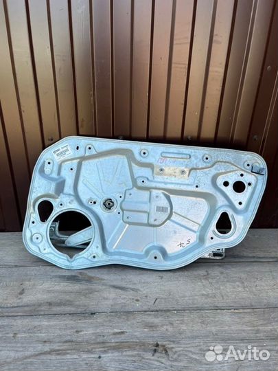 Стеклоподъемник передний правый Volvo S40 2.4