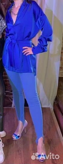 Синяя атласная блуза с поясом