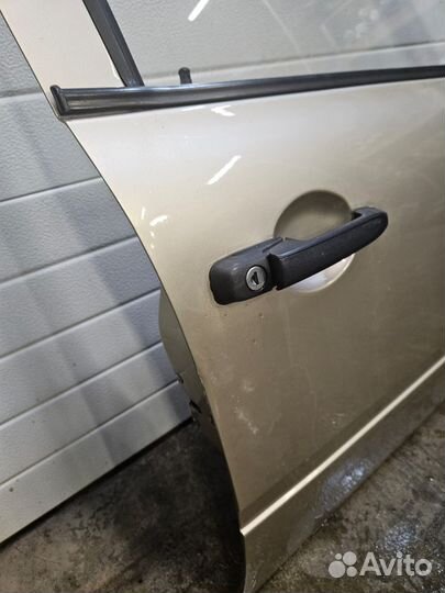 Правая дверь лада гранта с дефектом