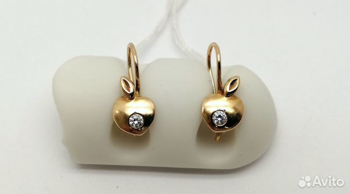 Золотые серьги с камнем