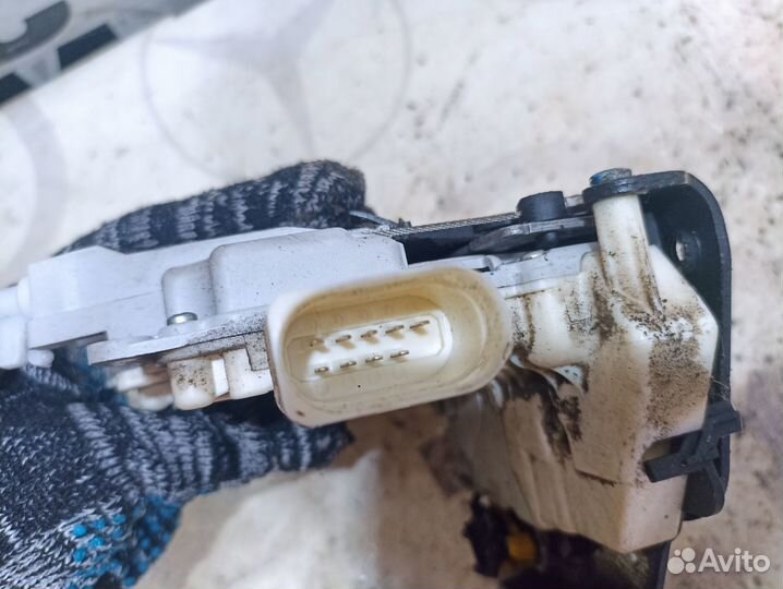 Замок двери задний правый Audi A6 C6