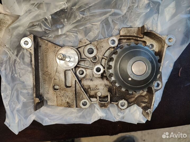 Водяная помпа Renault Рено