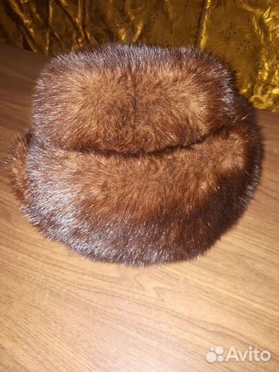 Женские меховые шапки