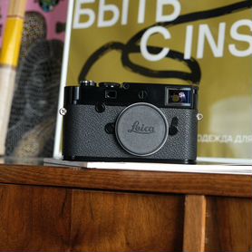 Leica M10-R Black Paint Limited Edition