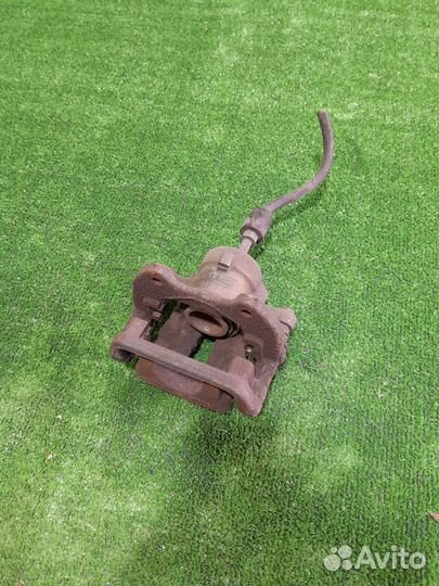 Суппорт задний левый бмв е90