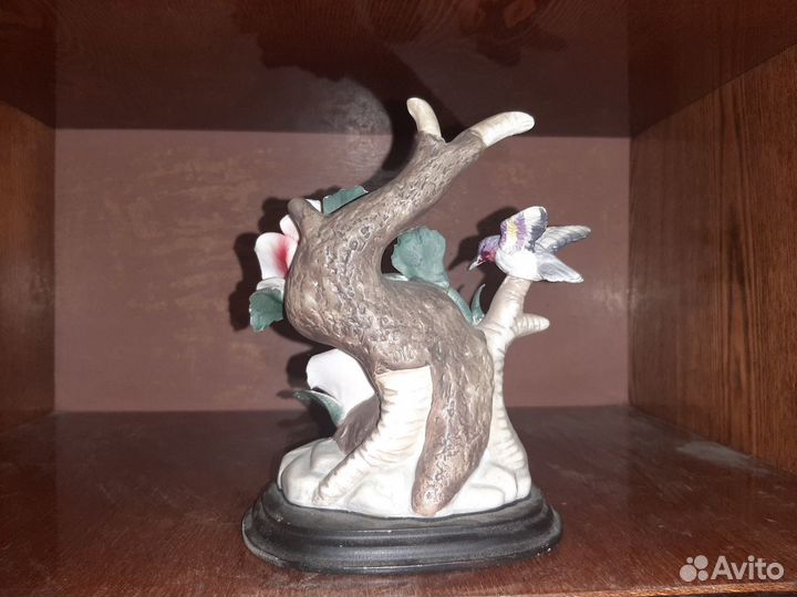 Фарфоровое изделие Розы с птичкой Caravella