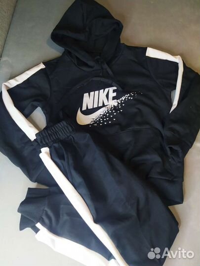 Спортивные костюмы новые