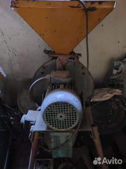 Зернодробилка электрическая бу