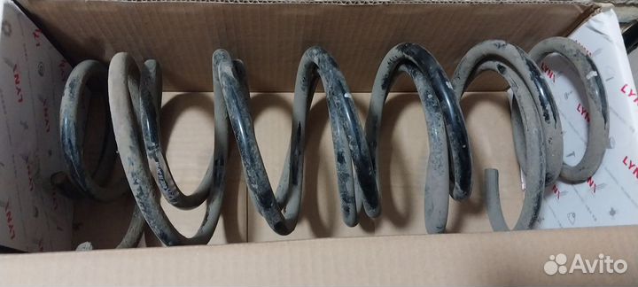 Пружины задние 111кузов toyota