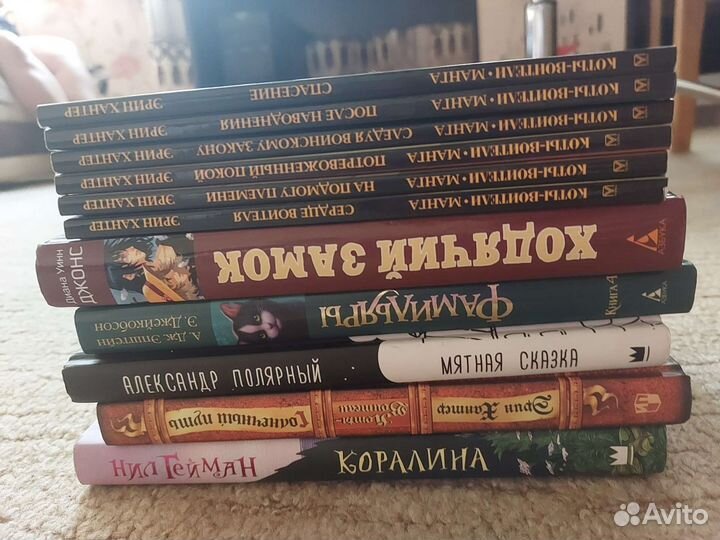 Разные книги, есть книга написанная по аниме