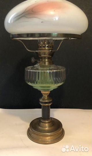 Старинная керосиновая лампа