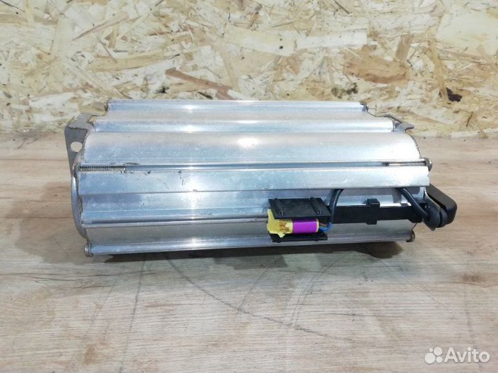 Подушка безопасности в торпедо Audi A6 C5 2.8