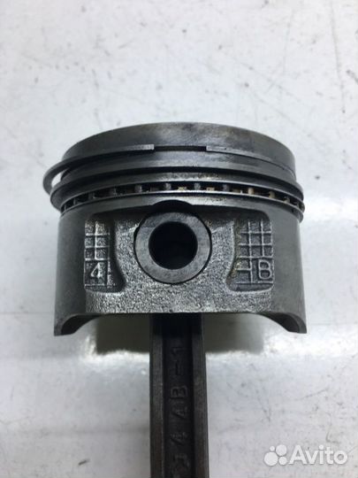 Поршень с шатуном Nissan Cube Z10 CG13DE