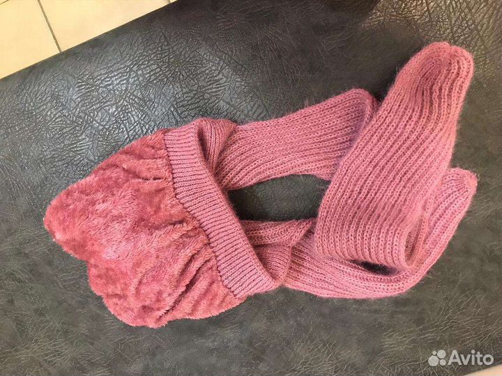 Женская шапка с ушками-шарфом