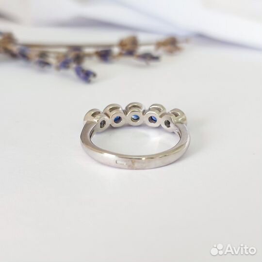 Золотое кольцо с сапфиром