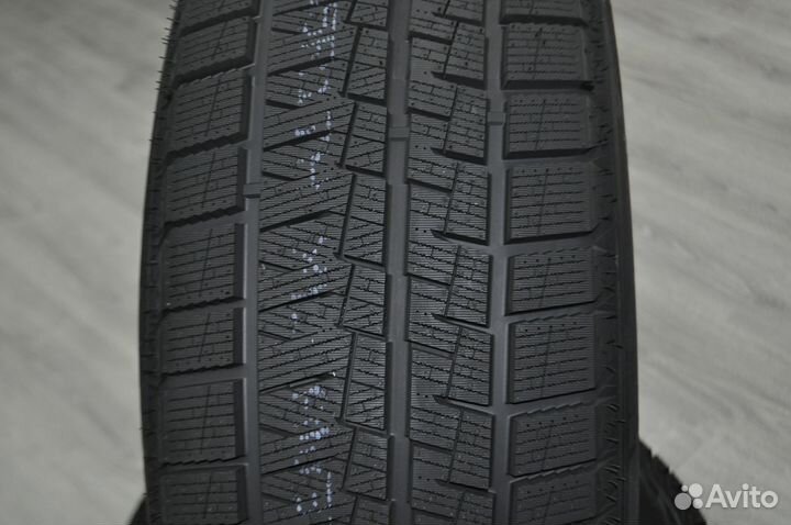 Habilead SnowShoes AW33 225/45 R18 91H