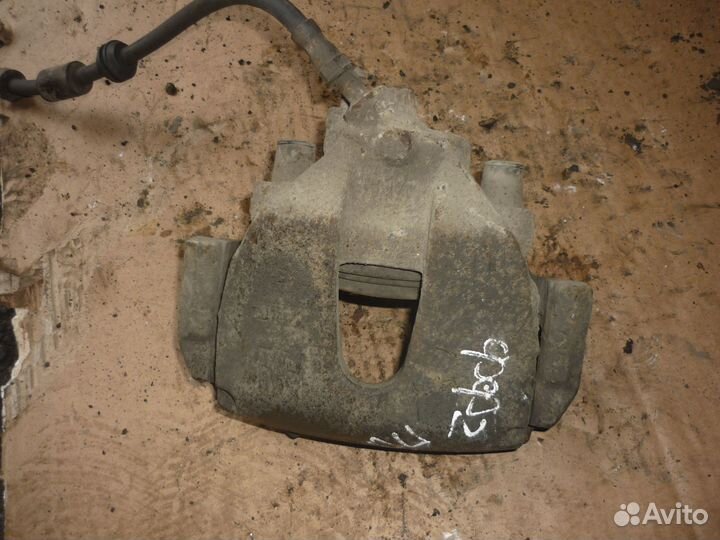 Суппорт передний правый Форд Фокус 2