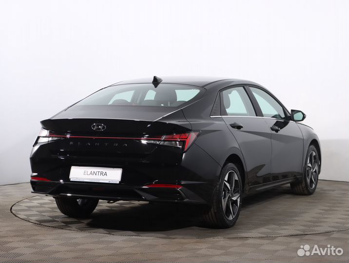 Hyundai Elantra, 2022