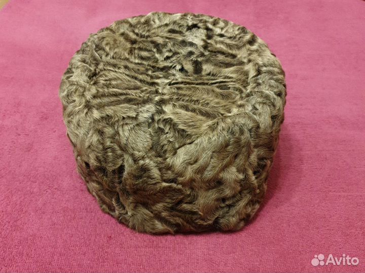 Шапка из каракуля женская