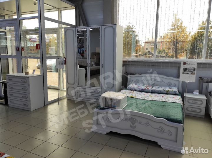 Спальный гарнитур