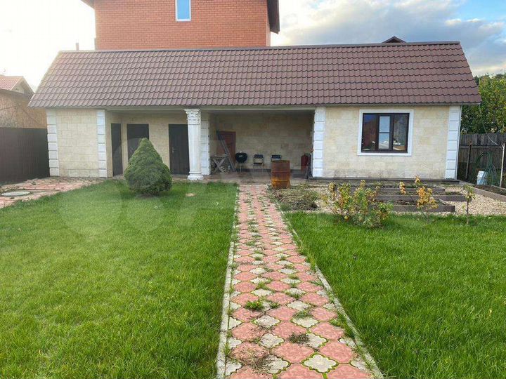 Дом 200 м² на участке 8 сот.