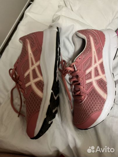 Кроссовки женские asics