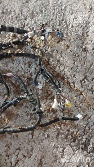 Проводка салона на Toyota Mark X