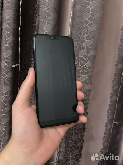 HONOR 10, 4/64 ГБ