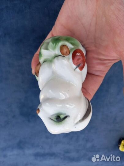 Зайцы -фарфоровые статуетки