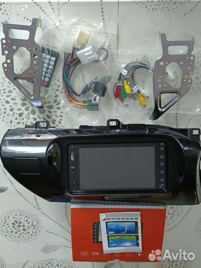 Магнитола с рамкой на Хайлюкс правый руль