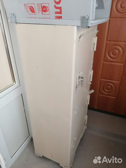 Сейф металлический