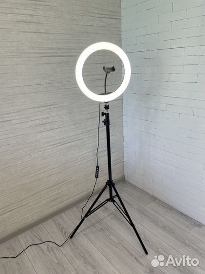 Кольцевая светодиодная лампа со штативом 30 см
