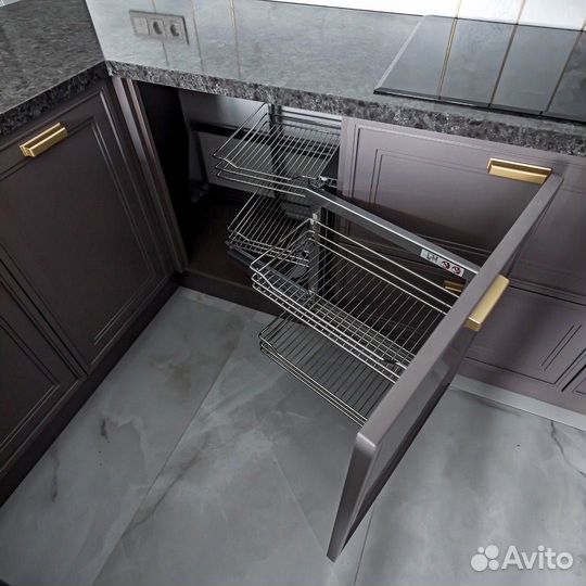 Кухня угловая с барной стойкой