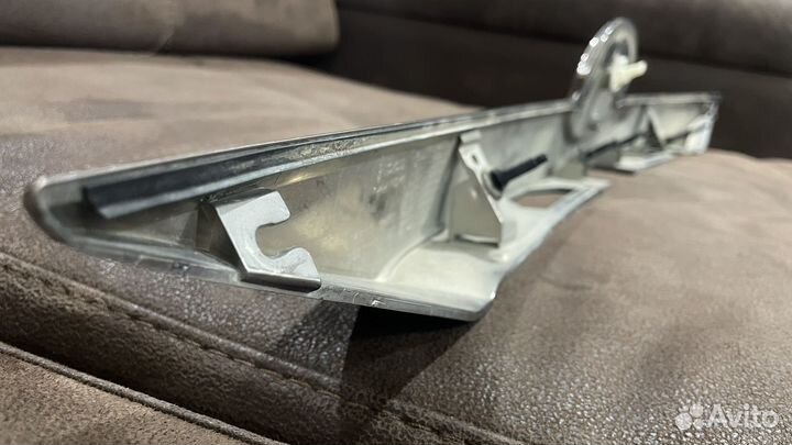 Молдинг багажника камри 50