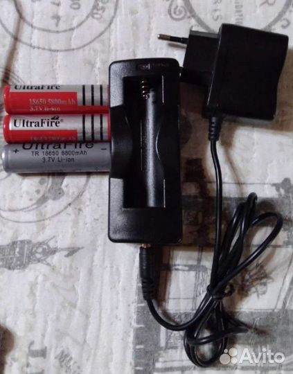 Зарядное устройство с аккумуляторами