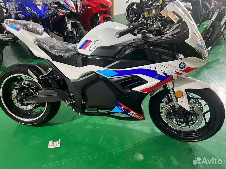 Электромотоцикл Ducati Panigale, Yamaha R3, BMW RR