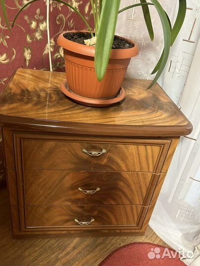 Трюмо трельяж зеркало, тумбочка, пуфик