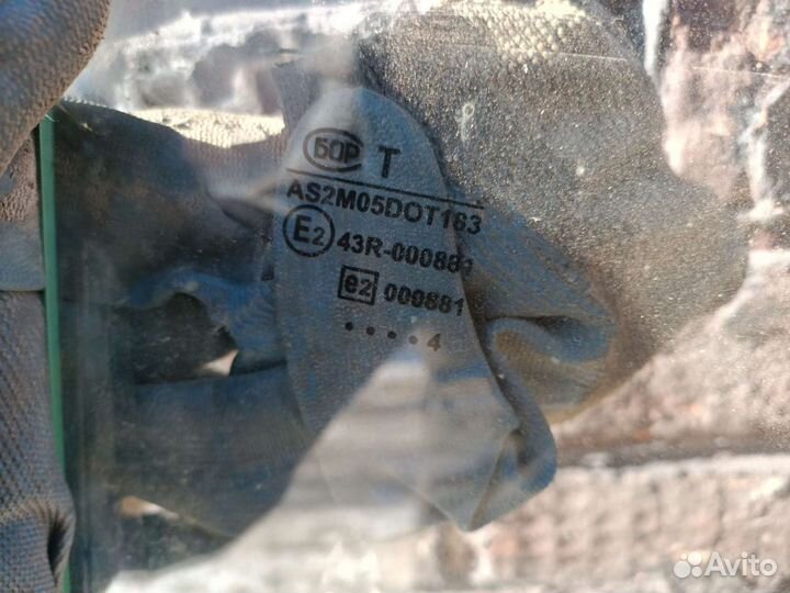 Стекло двери задней левой Нива 2131