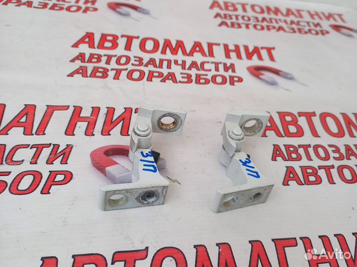 Петля двери задней правой Шкода Октавия А7