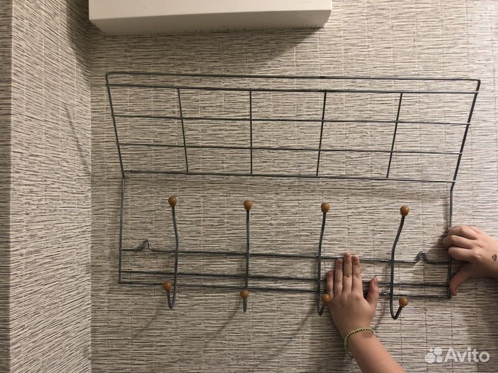 Вешалка настенная металлическая