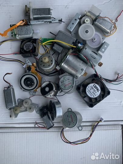 Микроэлектромотор