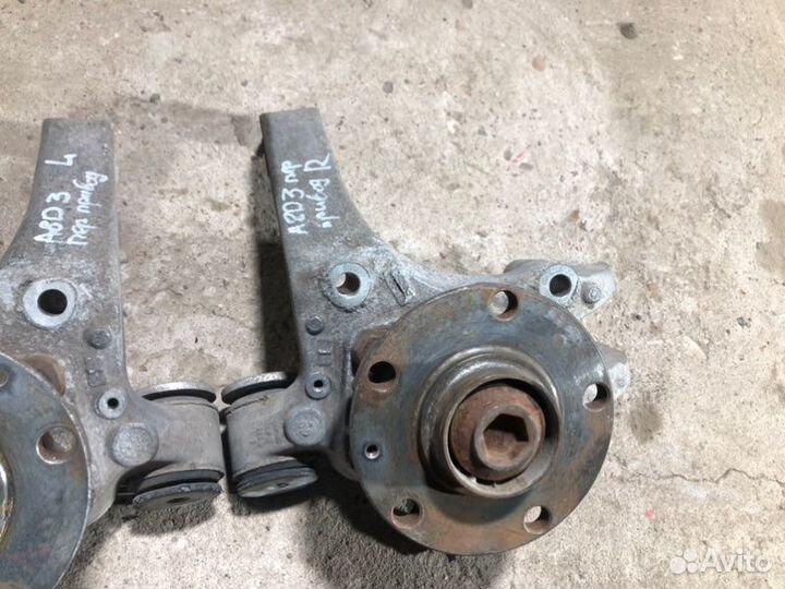 Кулак поворотный Audi A8 D3 6.0W12BTH 2005